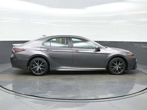 Used 2024 Toyota Camry SE image 7