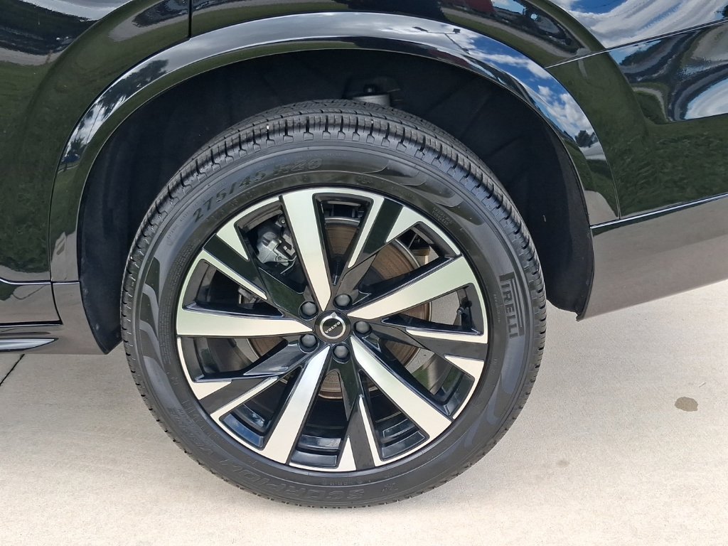 Certified 2025 Volvo XC90 B5 Core w/ Climate Package AWD/4WD image 4