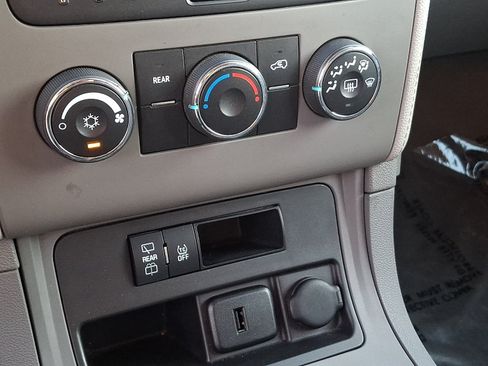 Used 2017 Chevrolet Traverse LS FWD image 16