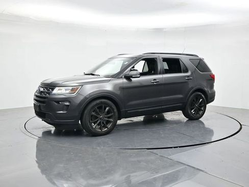 Used 2019 Ford Explorer XLT w/ Equipment Group 202A FWD image 5