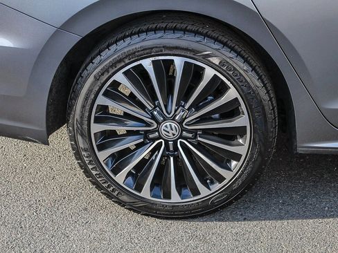 Used 2022 Volkswagen Passat 2.0T image 8