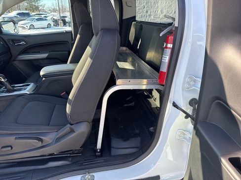 Used 2022 Chevrolet Colorado LT w/ Fleet Safety Package image 11