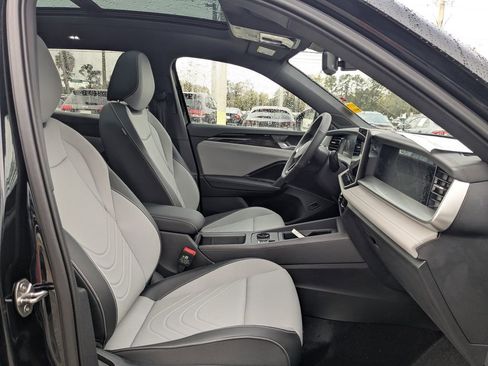 New 2026 Volkswagen Tiguan SE R-Line FWD image 3