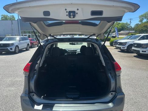Used 2017 Nissan Rogue SV FWD image 7