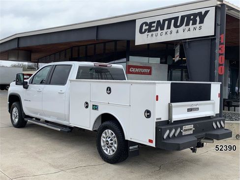 Used 2024 Chevrolet Silverado 2500 LT w/ Convenience Package image 6