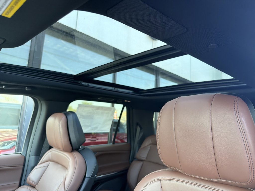 New 2026 Lincoln Navigator Reserve AWD/4WD image 11