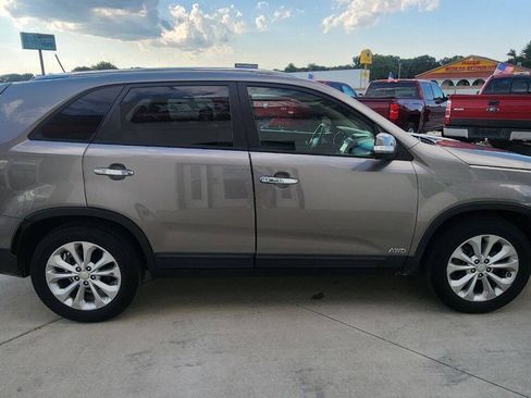 Used 2014 Kia Sorento EX w/ EX V6 Touring Package AWD/4WD image 7