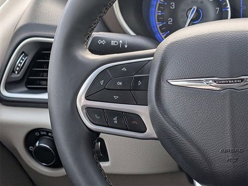 Used 2023 Chrysler Voyager LX image 14