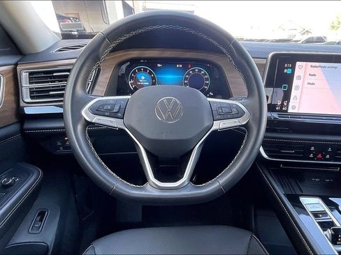 Used 2025 Volkswagen Atlas SE FWD image 5