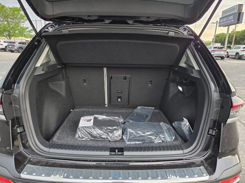 New 2026 Volkswagen Taos SE AWD/4WD image 11