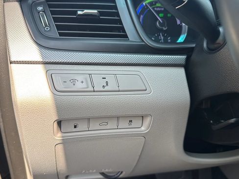 Used 2018 Hyundai Sonata SE FWD image 31