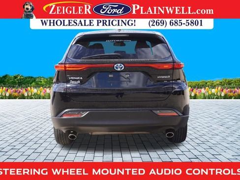 Used 2022 Toyota Venza LE image 4