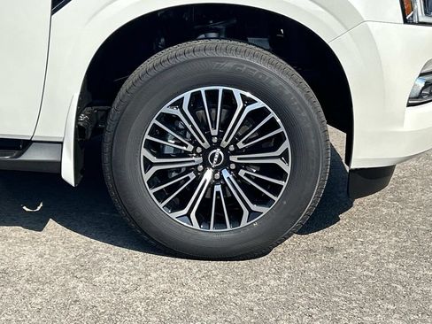 New 2026 Nissan Armada SL w/ Captain's Chari Seat Package AWD/4WD image 9