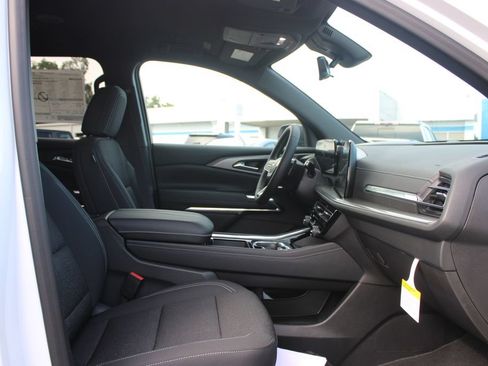 New 2027 Chevrolet Traverse LT w/ Driver Confidence Package FWD image 30