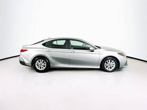 Used 2025 Toyota Camry LE image 10