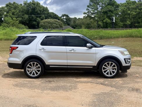 Used 2017 Ford Explorer Limited FWD image 6