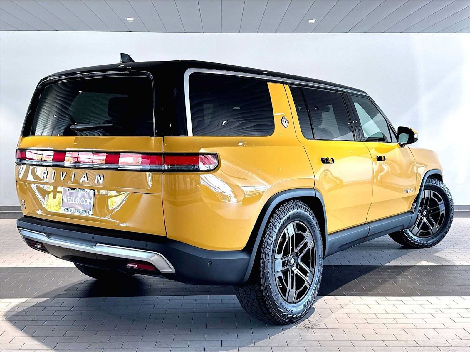 Used 2023 Rivian R1S Adventure Quad AWD/4WD image 10
