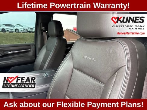 Used 2021 GMC Yukon Denali w/ Denali Premium Package AWD/4WD image 32