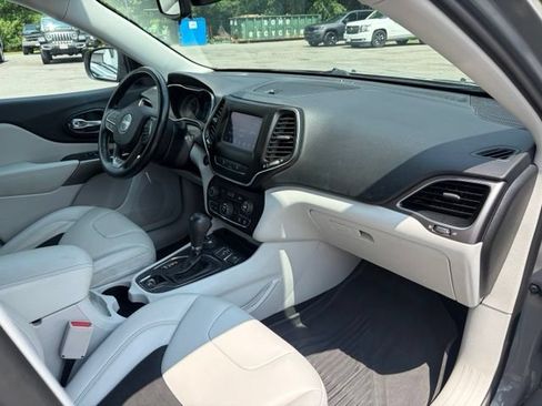 Used 2021 Jeep Cherokee Latitude Plus w/ Sun & Sound Group AWD/4WD image 28