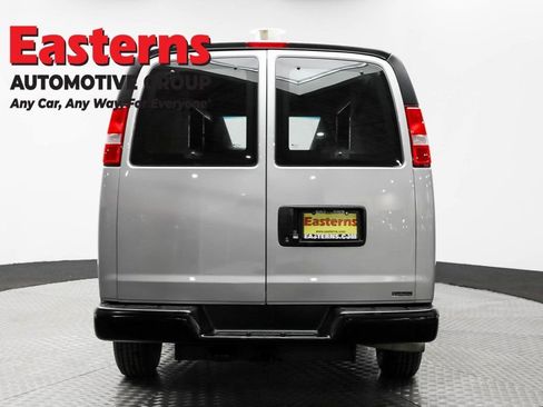 Used 2018 Chevrolet Express 2500 w/ Enhanced Convenience Package image 6
