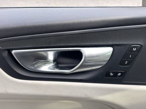Certified 2023 Volvo XC60 B5 Plus w/ Climate Package AWD/4WD image 11