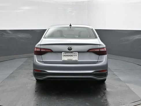 Used 2024 Volkswagen Jetta SE FWD image 5