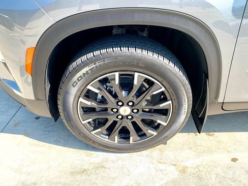 Used 2026 Chevrolet Traverse LT w/ Sun and Wheel Package FWD image 9