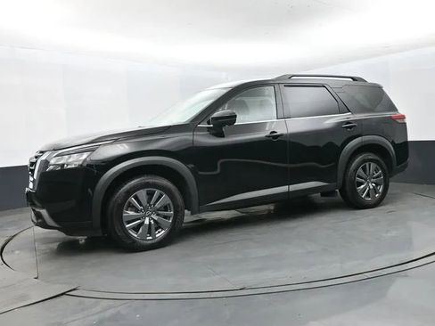 Used 2025 Nissan Pathfinder SV image 5