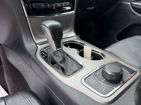 Used 2019 Jeep Grand Cherokee Limited AWD/4WD image 12