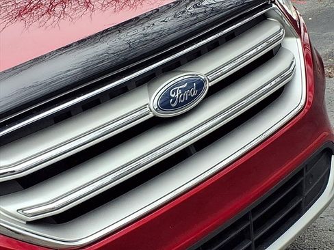 Used 2019 Ford Escape Titanium image 29