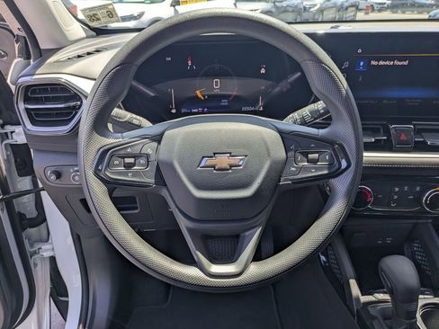 Used 2025 Chevrolet TrailBlazer LT AWD/4WD image 17