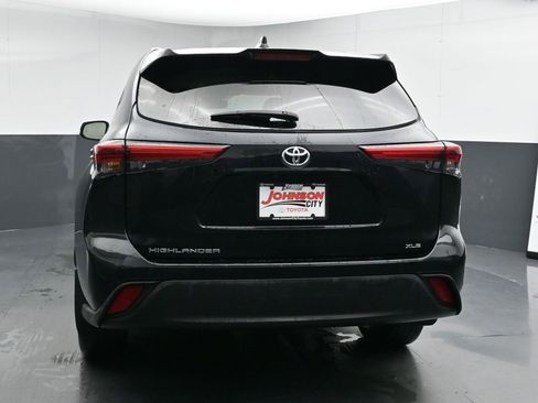 Used 2023 Toyota Highlander XLE image 7