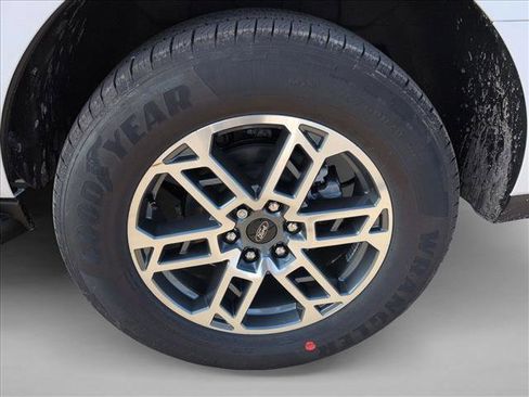 New 2025 Ford Expedition Active image 10