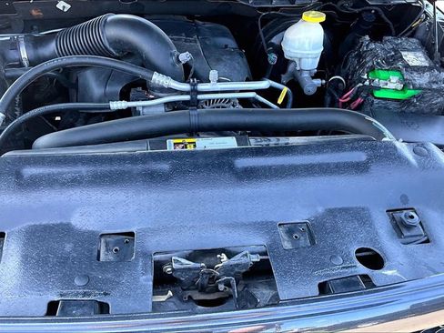 Used 2017 RAM 1500 Express w/ Express Value Package AWD/4WD image 9