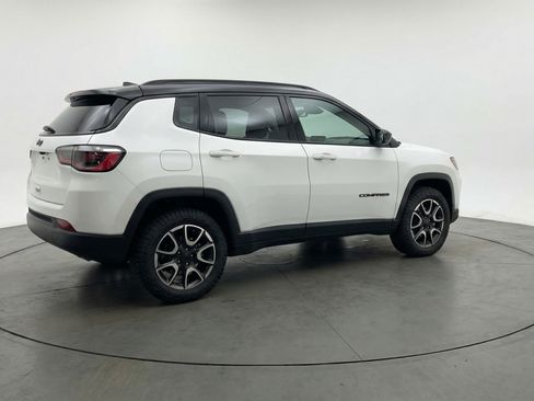 Used 2025 Jeep Compass Trailhawk AWD/4WD image 9