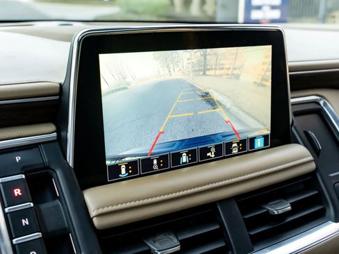 Used 2021 Chevrolet Tahoe Premier w/ Premium Package image 24