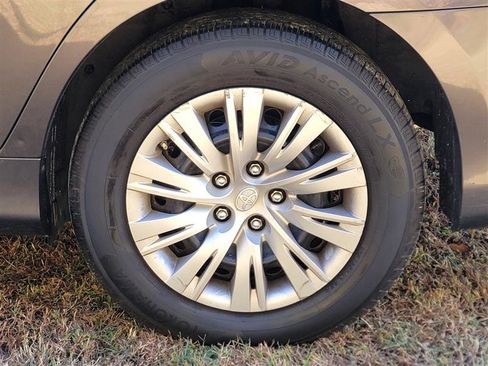 Used 2012 Toyota Camry LE image 38