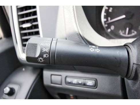 Used 2023 Nissan Frontier SV w/ Technology Package image 17