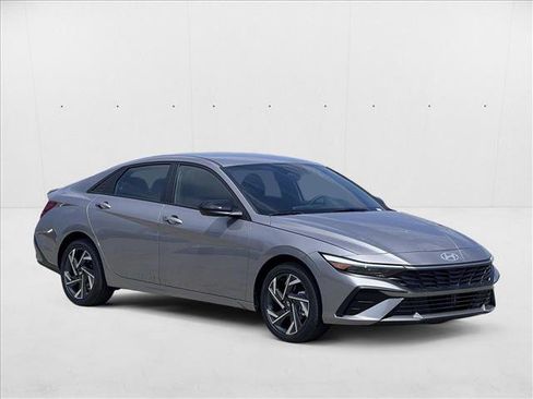 New 2025 Hyundai Elantra SEL image 6
