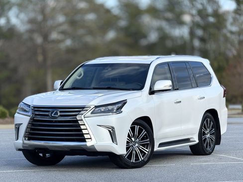 Used 2020 Lexus LX 570 4WD w/ Luxury Package image 7