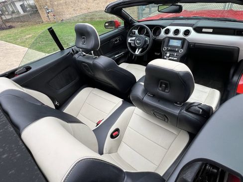 Used 2016 Ford Mustang Premium image 24