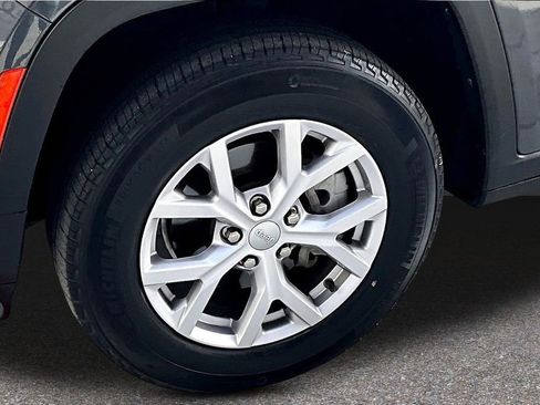 Used 2022 Jeep Grand Cherokee Limited image 32