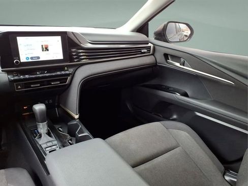 Used 2025 Toyota Camry LE FWD image 19
