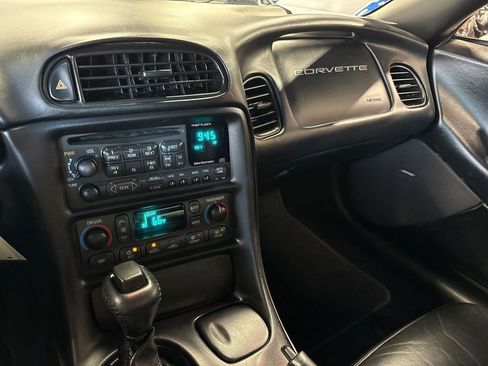 Used 2004 Chevrolet Corvette Coupe w/ Preferred Equipment Group image 39