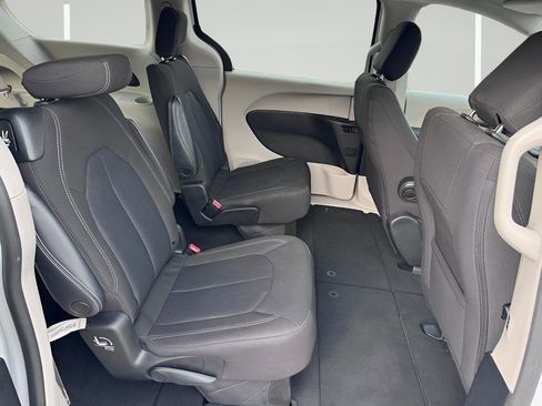 Used 2023 Chrysler Voyager LX image 30