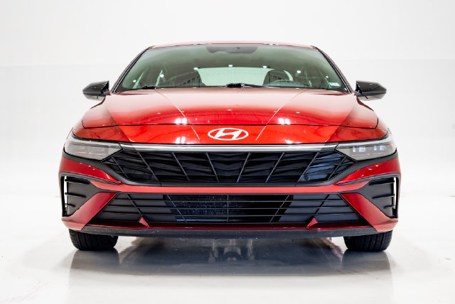 Used 2025 Hyundai Elantra Sport FWD image 4