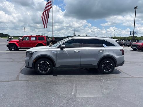 Used 2024 Kia Sorento S w/ Panoramic Sunroof Package FWD image 2