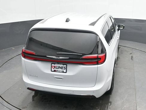 New 2026 Chrysler Pacifica Select FWD image 29