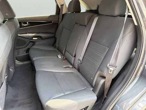 Used 2020 Kia Sorento LX FWD image 22