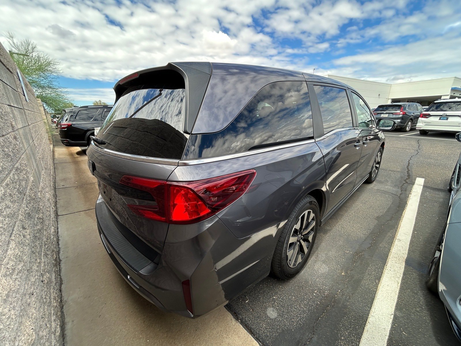Used 2025 Honda Odyssey EX-L image 4